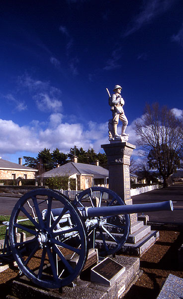 Bore War Memorial - Ross
<br>
Photo: Robert Downie - July 2002 (EOS 300)