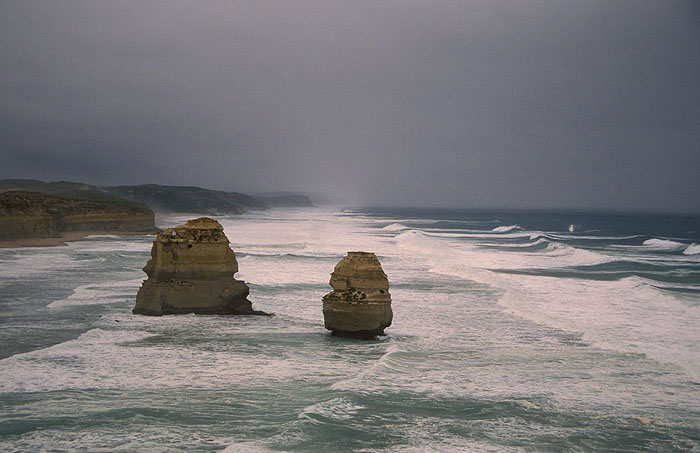 Looking east from the Twelve Apostles - Victoria 
<br>
Photo: Robert Downie -  2004 (EOS 300)