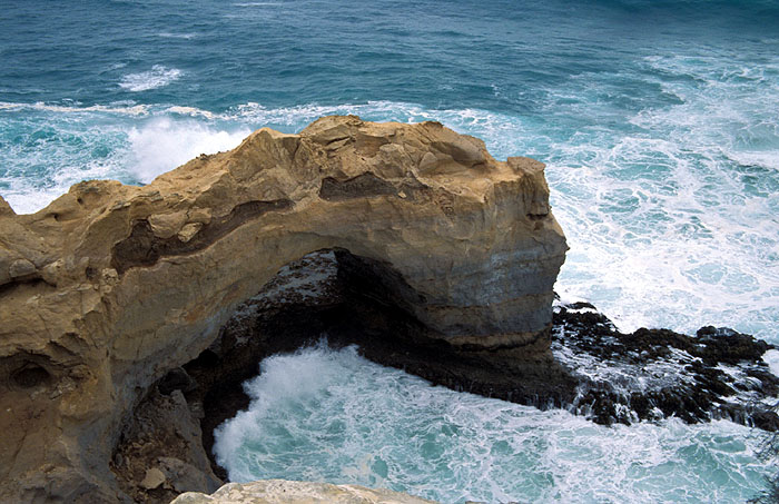 Arch - Great Ocean Road
<br>
Photo: Robert Downie -  2004 (EOS 300)