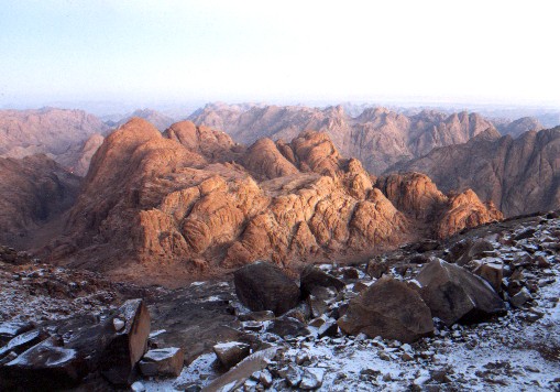 A cold eairly morning summit of Mt Sinai (2285m)
<br>
Photo: Robert Downie - February 2001 (EOS 300) 