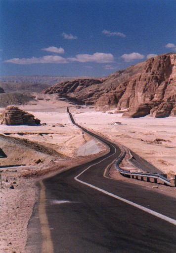 The drive from Dahab to Mt Sinai 
<br>
Photo: Robert Downie - February 2001 (EOS 300) 