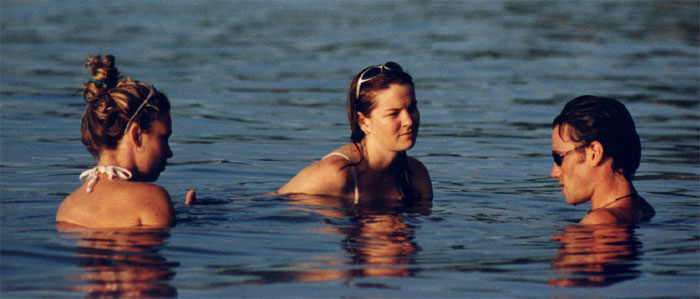 Deb, Jane and James - Lovina
<br>
Photo: Robert Downie - December 1997 - (EOS IX) 