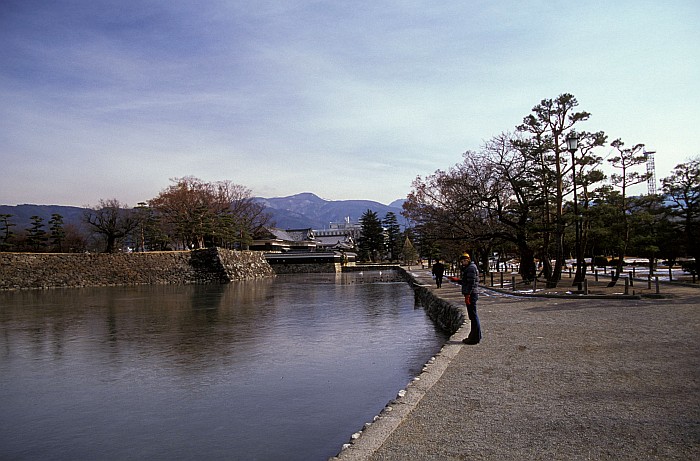 The moat around Matsumoto Castle
<br>
Photo: Robert Downie - January 2006 (EOS 300)