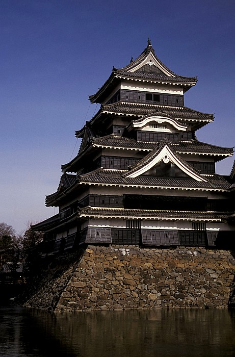 Matsumoto Castle
<br>
Photo: Robert Downie - January 2006 (EOS 300)
