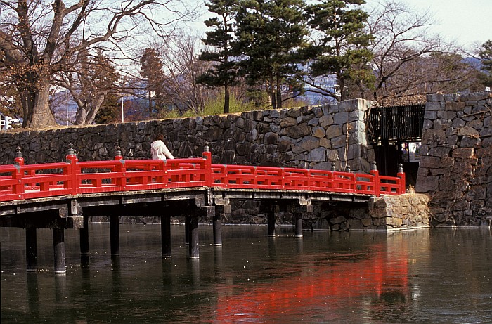 Matsumoto Castle Moat
<br>
Photo: Robert Downie - January 2006 (EOS 300)
