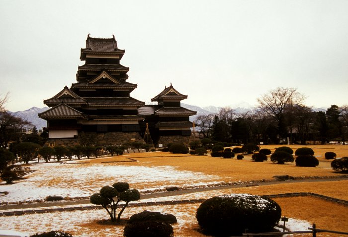 Matsumoto Castle
<br>
Photo: Robert Downie - January 2006 (EOS 300)
