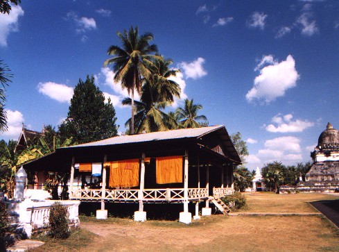 That Pathum Lotus Stupa (1514AD) - Luang Phabang
<br>
Photo: Robert Downie - December 2000 (EOS 300) 