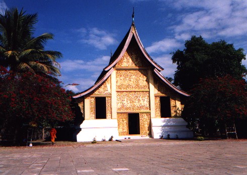 Wat Xieng Thong - Luang Phabang
<br>
Photo: Robert Downie - December 2000 (EOS 300) 