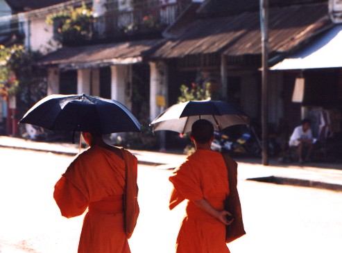 Monks  - Luang Phabang
<br>
Photo: Robert Downie - December 2000 (EOS 300) 