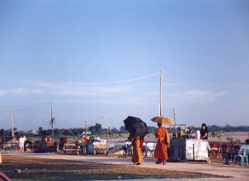Monks in Vientiane.  The Meekong river in the background.
<br>
Photo: Robert Downie - December 2000 (EOS 300) 