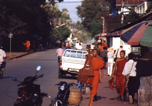 Luang Phabang
<br>
Photo: Robert Downie - December 2000 (EOS 300) 