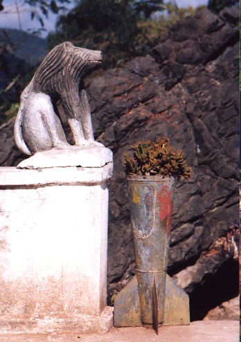 Ammunition shell left over from he Vietnam war - Wat Tham Phu Si - Luang Phabang
<br>
Photo: Robert Downie - December 2000 (EOS 300) 