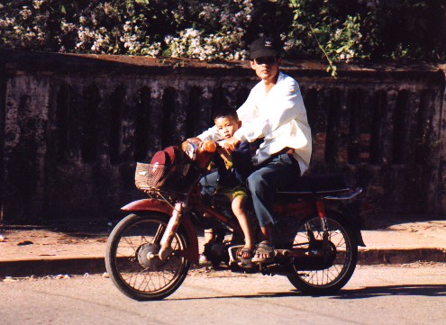 Luang Phabang
<br>
Photo: Robert Downie - December 2000 (EOS 300) 