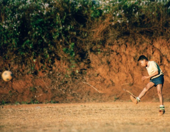 local kids playing soccer - Nong Khiaw
<br>
Photo: Robert Downie - December 2000 (EOS 300) 