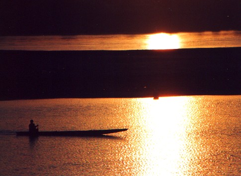 Mekong River - Vientiane
<br>
Photo: Robert Downie - December 2000 (EOS 300) 