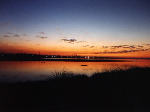 Looking accross at Thailand - Mekong River - Vientiane
<br>
Photo: Robert Downie - December 2000 (EOS 300) 