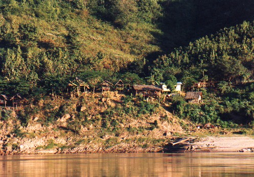 Small village on the Mekong
<br>
Photo: Robert Downie - December 2000 (EOS 300) 