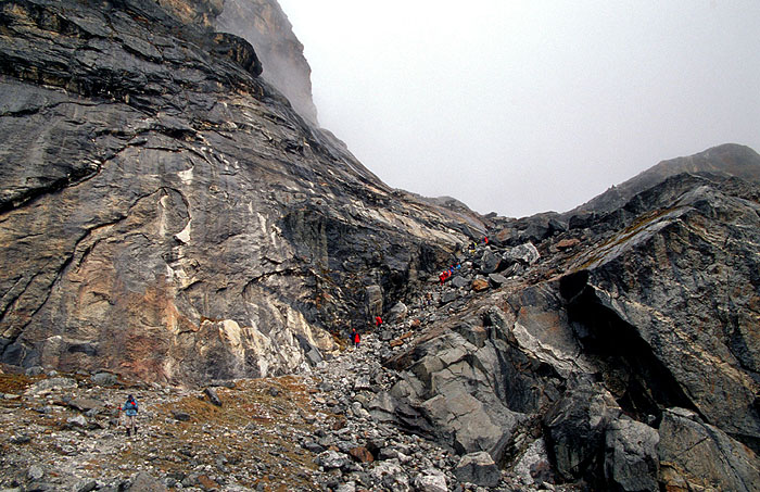 Coming down the Dzonglha side of the Cho (Chhugyuma) La  pass.
<br>
Photo: Robert Downie - 2004 (EOS 300)