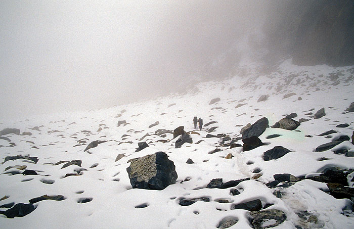 Our guides Hari and Saroj descending the Dzonglha side of the Cho (Chhugyuma) La  pass.
<br>
Photo: Robert Downie - 2004 (EOS 300)