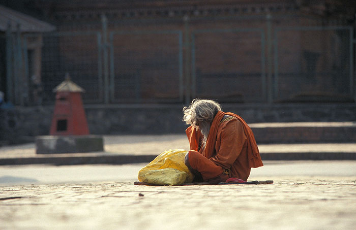 Holy Man - Pashupatinath
<br>
Photo: Robert Downie - 2004 (EOS 300)