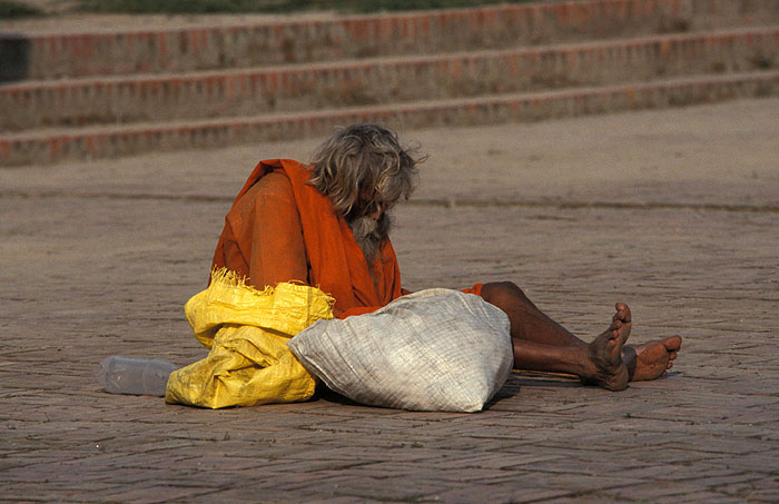 Holy Man - Pashupatinath
<br>
Photo: Robert Downie - 2004 (EOS 300)