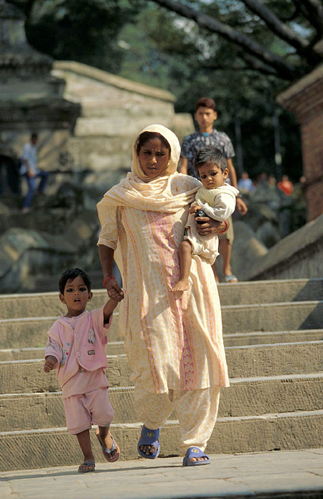 Preparing for a funeral -  Notice the black eyeliner -  Pashupatinath
<br>
Photo: Robert Downie - 2004 (EOS 300)