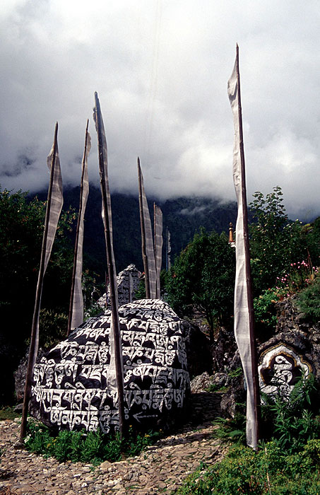 Painted Mani Stones - Chhuthawa (2591m)
<br>
Photo: Robert Downie - 2004 (EOS 300)