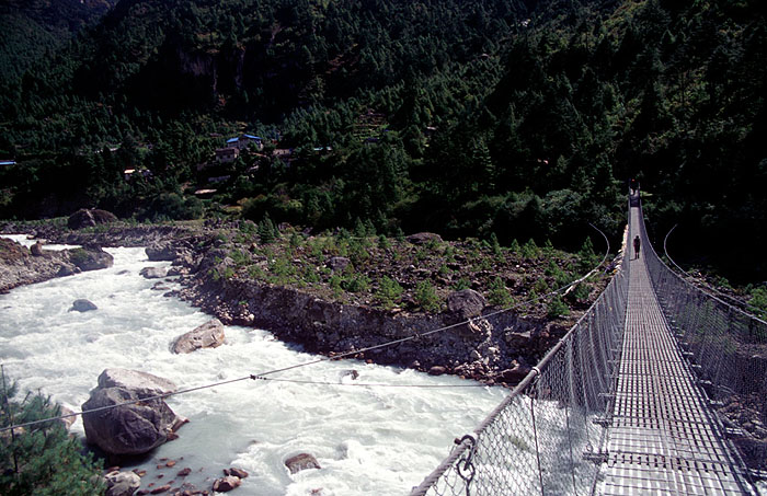 New bridge which has been installed by the swiss.
<br>
Photo: Robert Downie - 2004 (EOS 300)