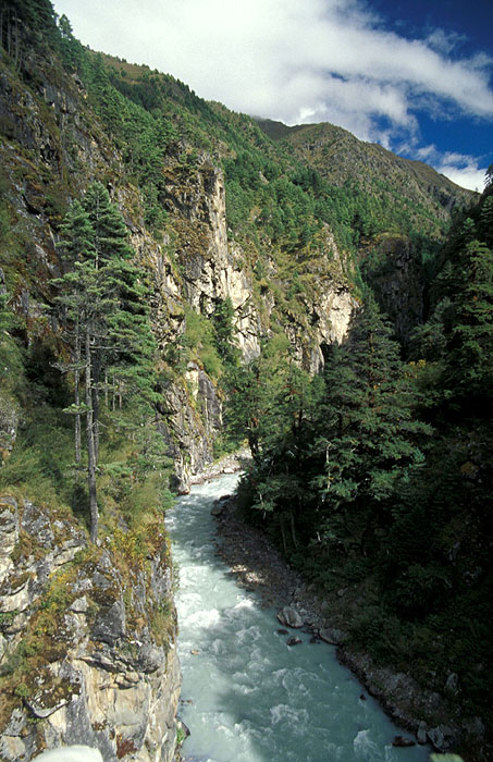 Looking upstream of the Dudh Koshi River from the Larja Bridge 
<br>
Photo: Robert Downie - 2004 (EOS 300)