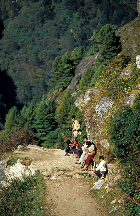 Locals relaxing on the trail to Namche Bazaar (3440m)
<br>
Photo: Robert Downie - 2004 (EOS 300)
