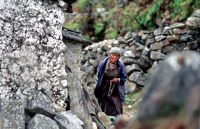 Old lady saying her prayers.
<br>
Photo: Adriana Thomson - 2004 (EOS 300)