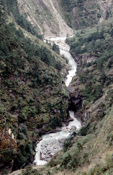 Looking down the deep valley next to the track which has been carved by the Dudh Koshi (Imja Khola) River
<br>
Photo: Robert Downie - 2004 (EOS 300)