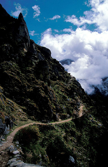 The track up to the Mong La 
<br>
Photo: Robert Downie - 2004 (EOS 300)