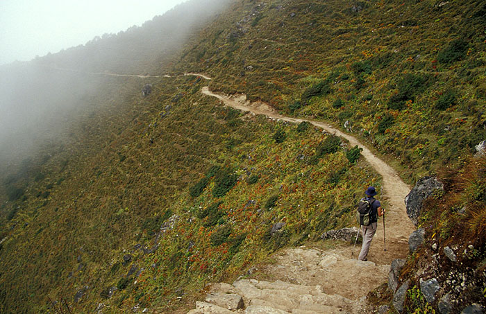 A small part of the trail between Namche and Sanasa
<br>
Photo: Robert Downie - 2004 (EOS 300)
