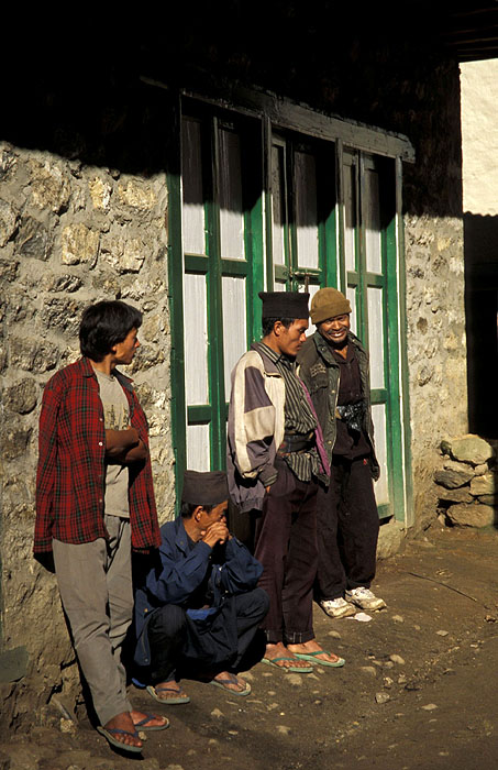 What's Up? - Namche Bazaar (3440m).
<br>
Photo: Robert Downie - 2004 (EOS 300)