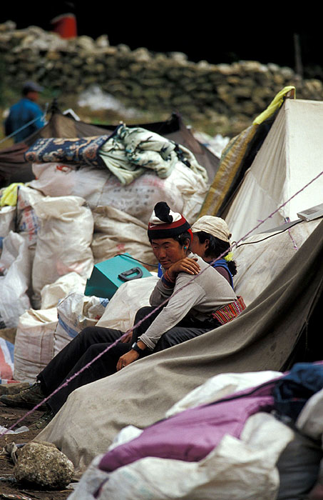 Tibetan Market - Namche Bazaar (3440m)
<br>
Photo: Robert Downie - 2004 (EOS 300)