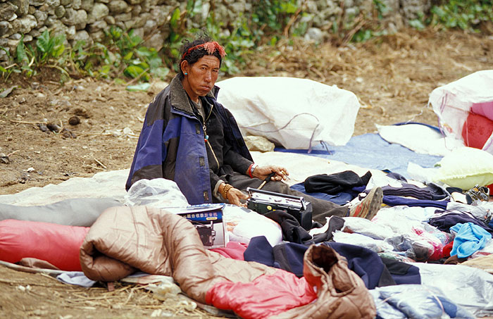 Tibetan Market - Namche Bazaar (3440m).
<br>
Robert Downie - 2004 (EOS 300)