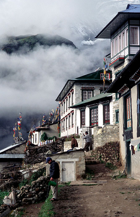 Namche Bazaar (3440m).
<br>
Robert Downie - 2004 (EOS 300)