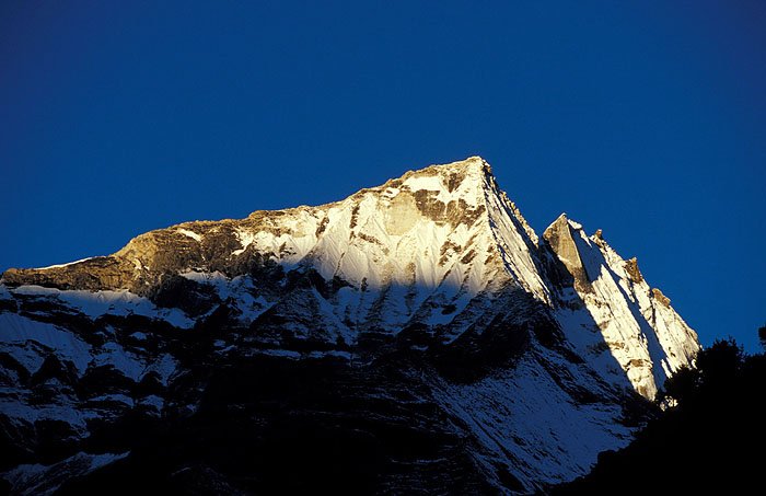 Kwangde peaks taken from  Namche Bazaar (3440m)
<br>
Robert Downie - 2004 (EOS 300)