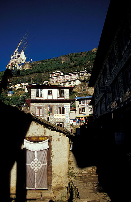 Sherpa Hotel - Namche Bazaar (3440m)
<br>
Robert Downie - 2004 (EOS 300)