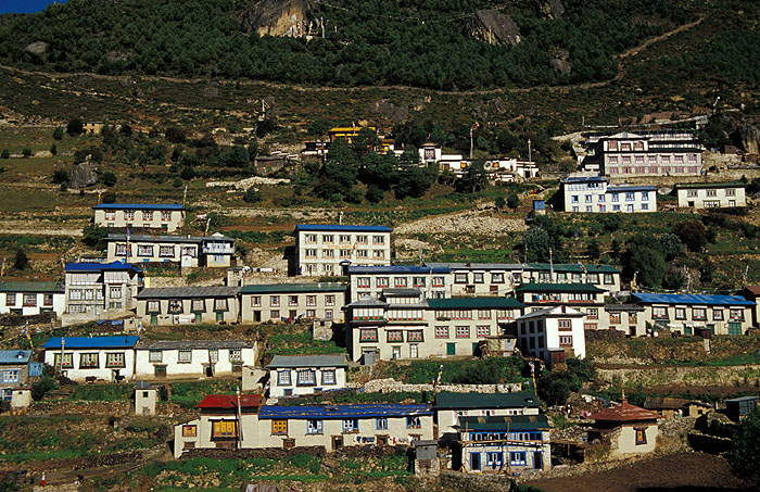 Namche Bazaar (3440m)
<br>
Robert Downie - 2004 (EOS 300)