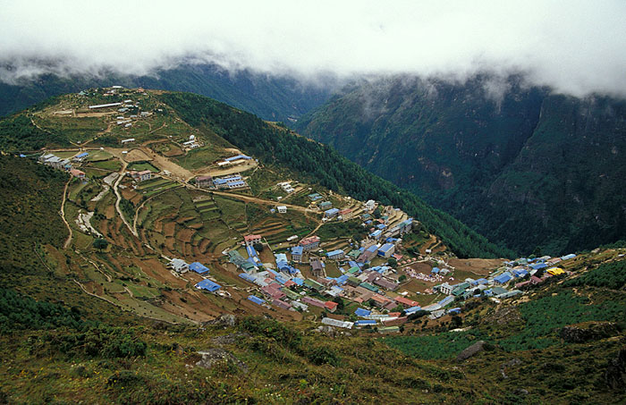 Namche Bazaar (3440m)
<br>
Robert Downie - 2004 (EOS 300)
