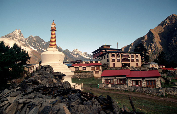 Tengboche Monastery (3870m)
<br>
Photo: Robert Downie - 2004 (EOS 300)