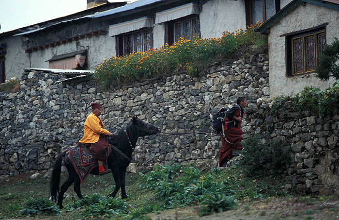 The Lama returning to the Monastery - Tengboche Monastery
<br>
Photo: Robert Downie - 2004 (EOS 300)