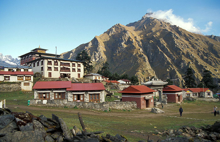 Tengboche Monastery  (3870m) with an unnamed peak of 5207m in the background
<br>
Photo: Robert Downie - 2004 (EOS 300)