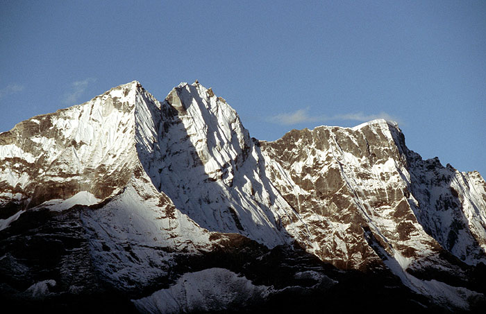 Kwangde peaks - Tengboche
<br>
Photo: Robert Downie - 2004 (EOS 300)