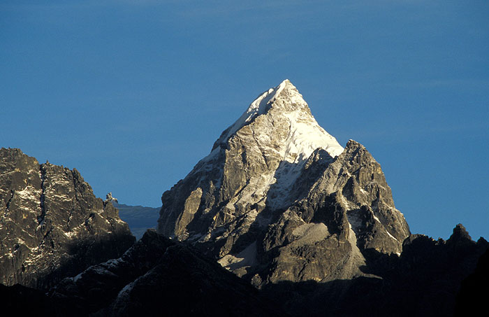 Pharilapche (6073m) - Tengboche
<br>
Photo: Robert Downie - 2004 (EOS 300)