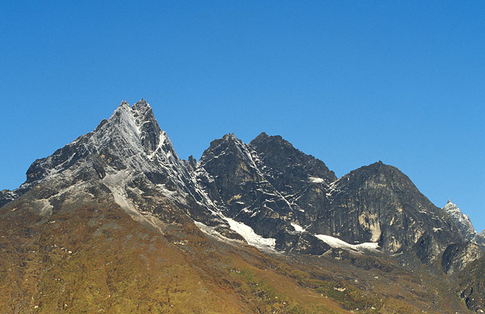 Khumbi Yul Lha (5761m) at sunrise on the left with unnamed peaks of 5640m, 5497m and 5486m to the right.  Taken from Tengboche
<br>
Photo: Robert Downie - 2004 (EOS 300)