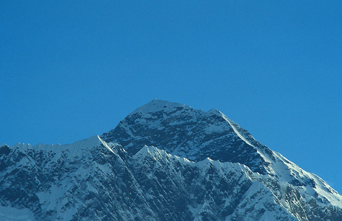 Mt Everest (8850m) peaking over the top of the wall of Nuptse (7879m) with - Tengboche
<br>
Photo: Robert Downie - 2004 (EOS 300)