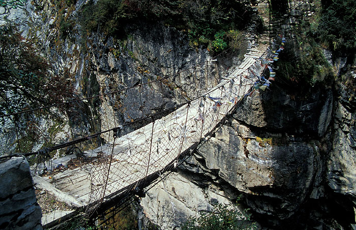 Old suspension bridge in much disrepair - Tengboche
<br>
Photo: Robert Downie - 2004 (EOS 300)